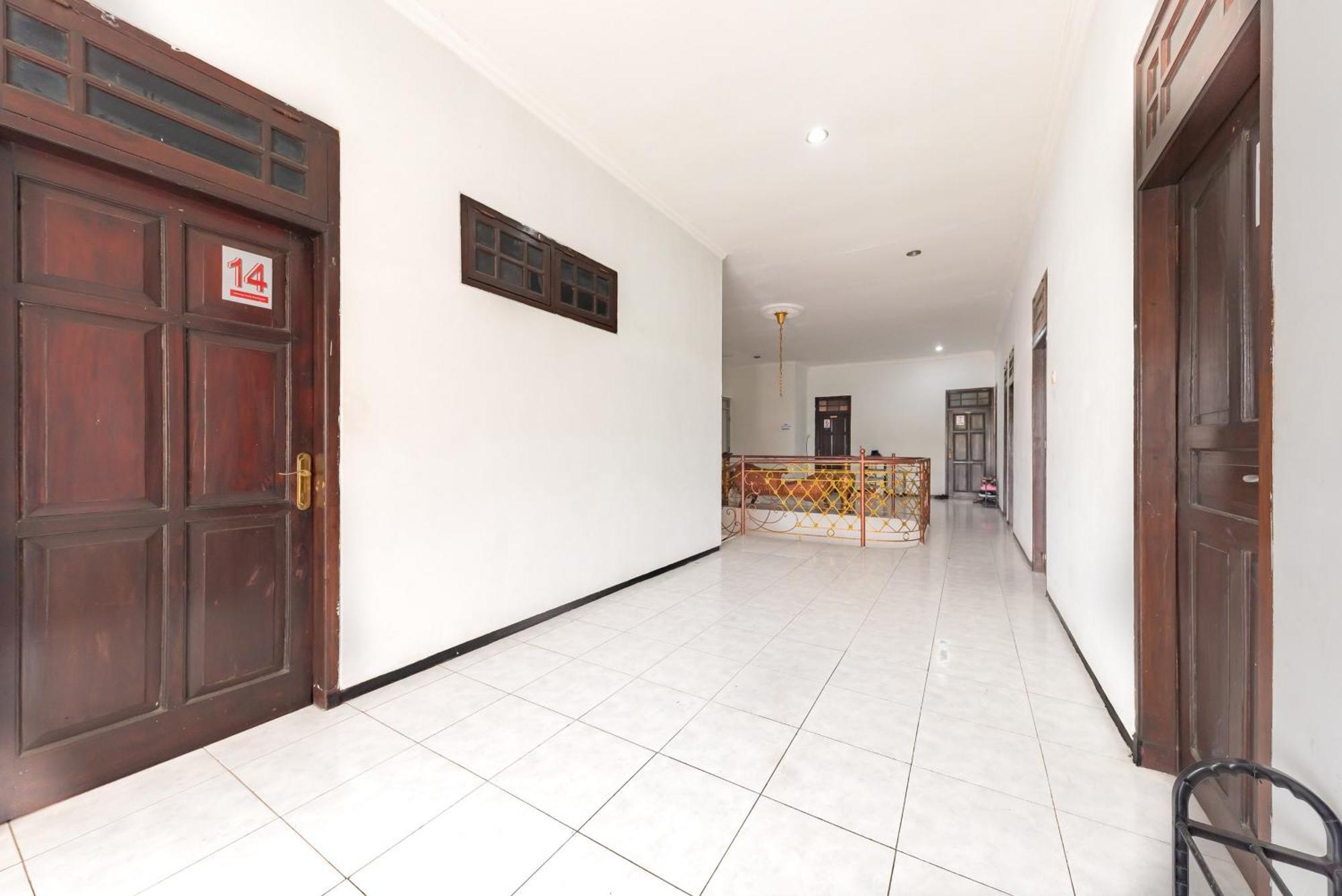OYO 1362 Ciliwung Family Residence Malang Exterior foto